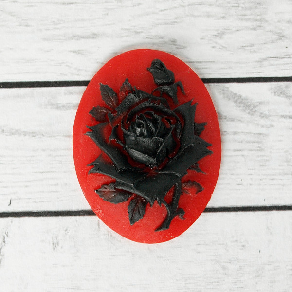 Kamee Rosen Schwarz auf Rot (L)