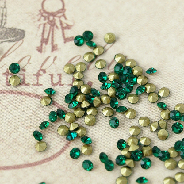 20 Zirkonia Simili Steine 2mm "Smaragd"