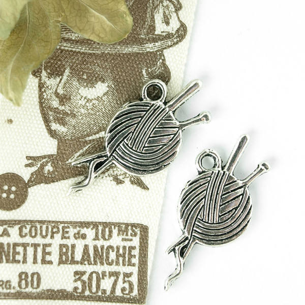 Anhänger Wolle Stricken Handarbeiten Schmuck Charm